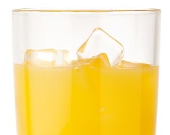 Фруктовые соки могут содержать опасное количество сахара