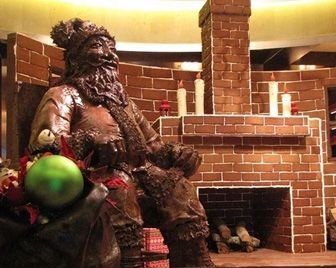 Самый большой шоколадный Санта-Клаус