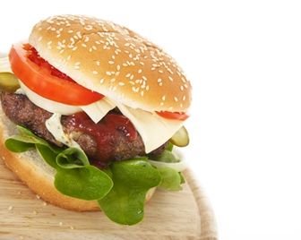 Французский багет уступает популярность гамбургеру во Франции