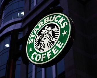 Starbucks нанимает на работу ветеранов
