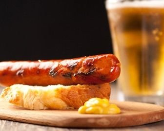 Мужчина похудел на пиве и колбасе