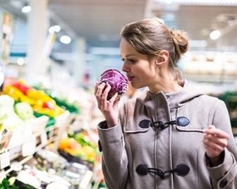 Молодые покупатели экономят на еде лучше пожилых