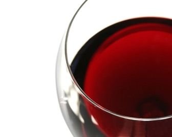 Красное вино полезно для зрения