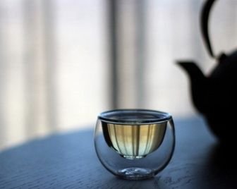 Стеклянная посуда, вдохновленная китайскими чашами