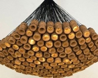 Люстра из пробок от шампанского