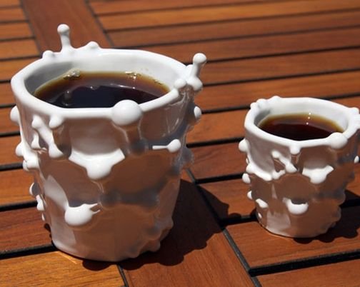 Чашки в форме молекулы кофеина