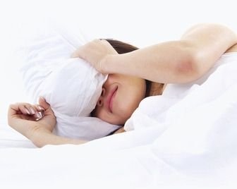 Бессонница повышает тягу к вредной пище